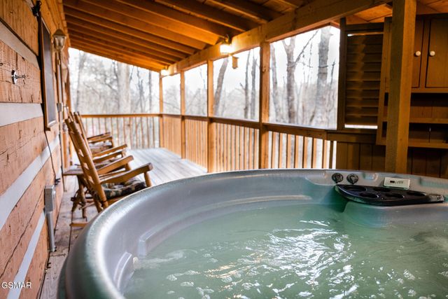 1655 S Mountain View Road, Sevierville, TN 37876