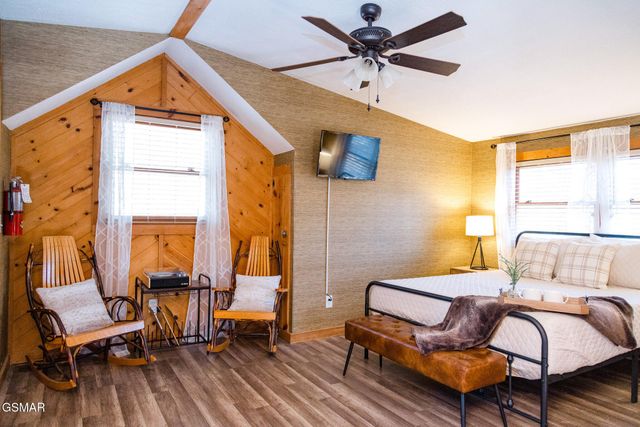 1655 S Mountain View Road, Sevierville, TN 37876