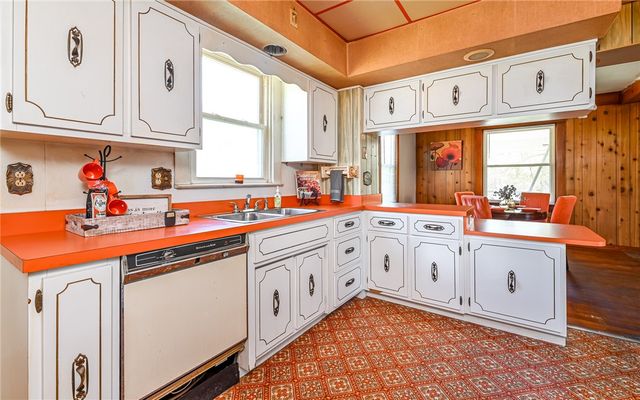 129 May Ln, Evans City Boro, PA 16033