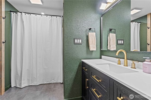14622 Kapowsin Hwy E, Graham, WA 98338