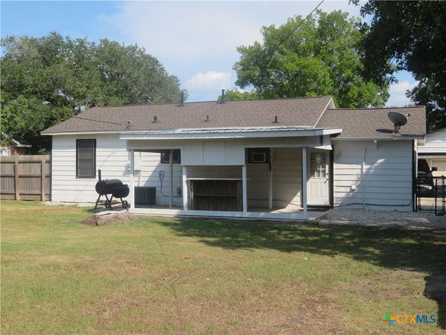 110 Sandra, Edna, TX 77957
