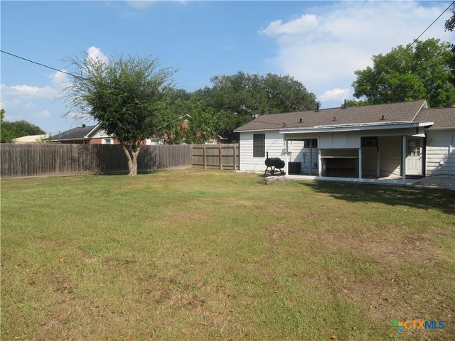 110 Sandra, Edna, TX 77957