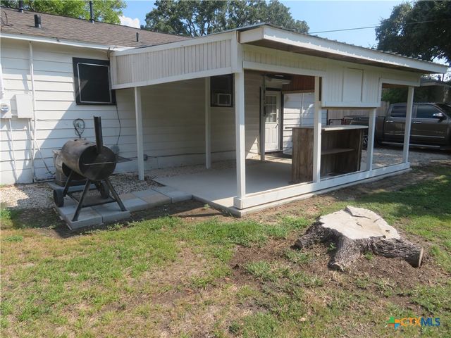 110 Sandra, Edna, TX 77957