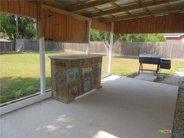 110 Sandra, Edna, TX 77957