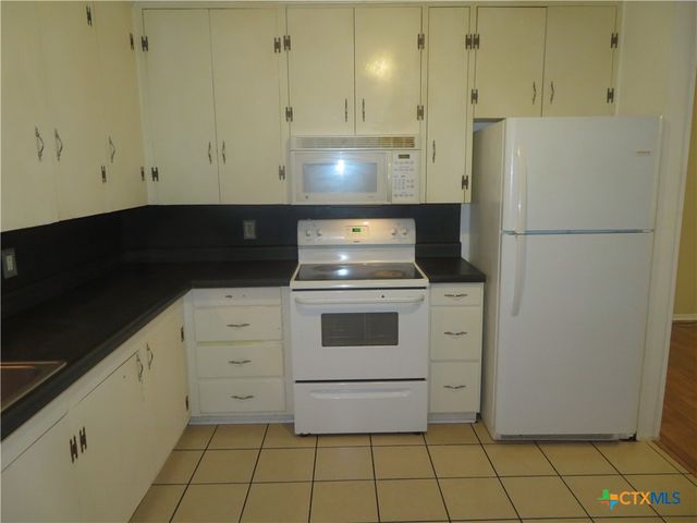 110 Sandra, Edna, TX 77957