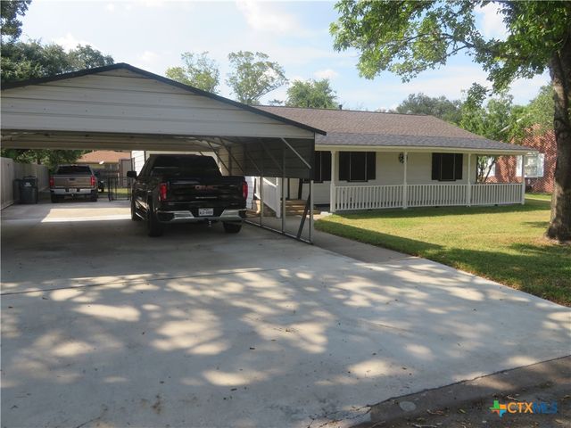 110 Sandra, Edna, TX 77957
