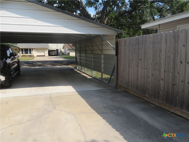 110 Sandra, Edna, TX 77957