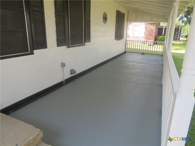 110 Sandra, Edna, TX 77957