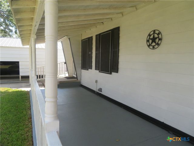 110 Sandra, Edna, TX 77957