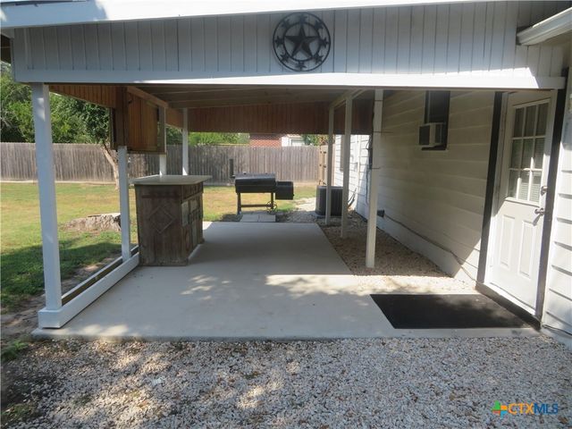 110 Sandra, Edna, TX 77957