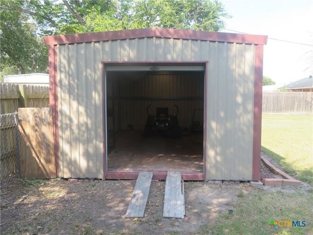 110 Sandra, Edna, TX 77957