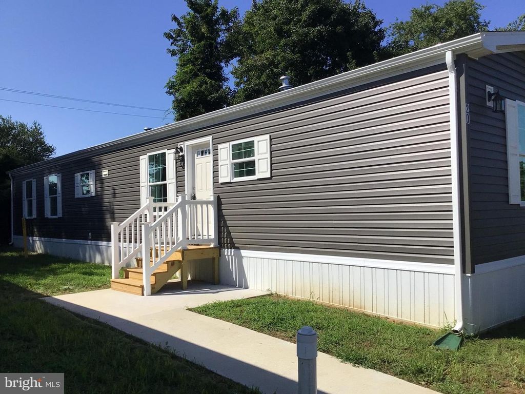 20 KENNEDY DR, FAIRLESS HILLS, PA 19030 — exterior