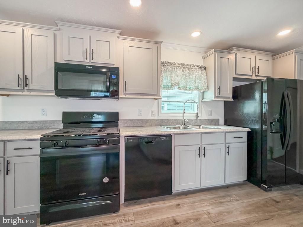 20 KENNEDY DR, FAIRLESS HILLS, PA 19030 — photo 5