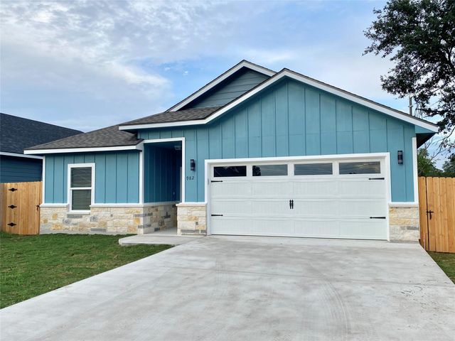 982 S Navarro, Giddings, TX 78942