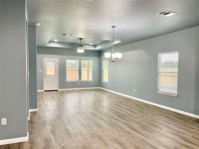 982 S Navarro, Giddings, TX 78942