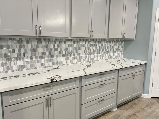 982 S Navarro, Giddings, TX 78942