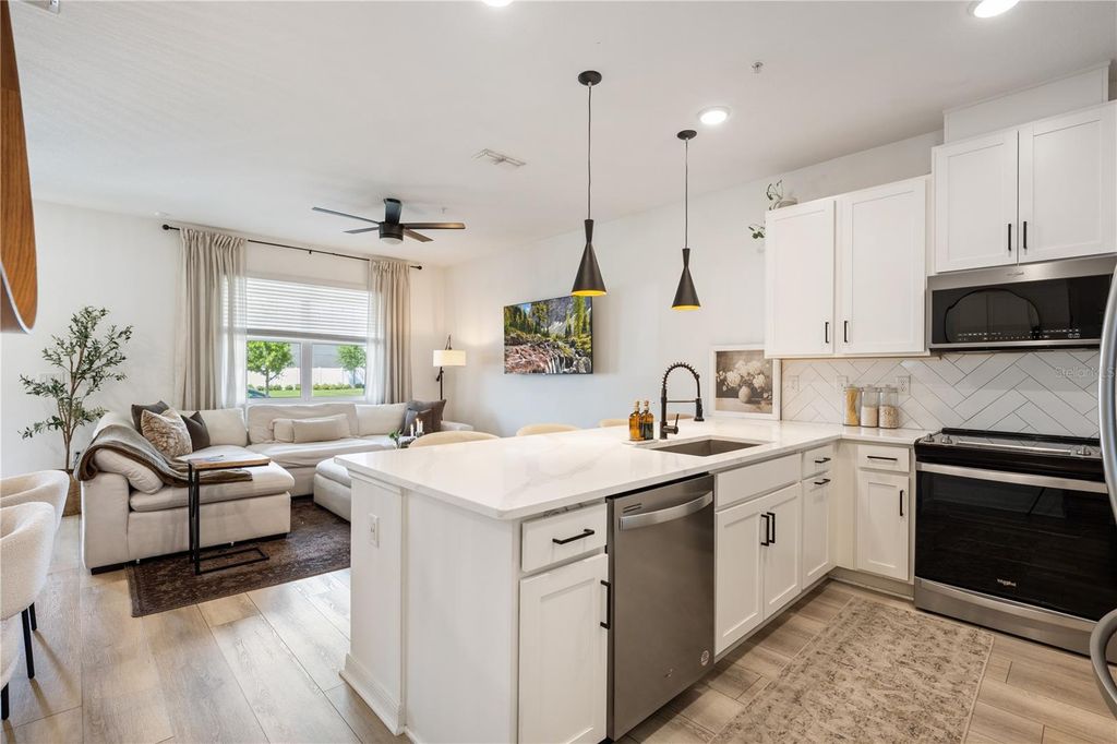 Image 14 of property listing at 11574 BUOY POINT PLACE, Orlando, FL 32832