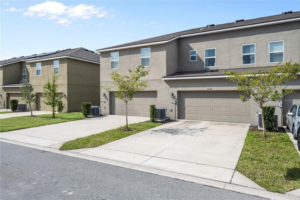 Image 4 of property listing at 11574 BUOY POINT PLACE, Orlando, FL 32832