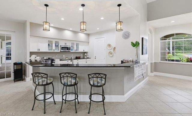 8216 Ibis Cove CIR B215, Naples, FL 34119