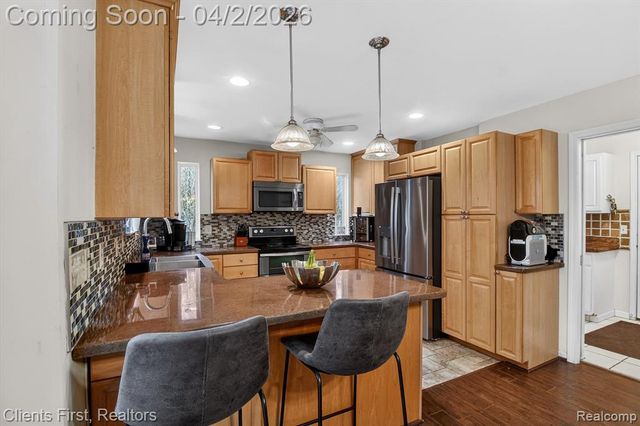 20369 Oporto Avenue, Livonia, MI 48152