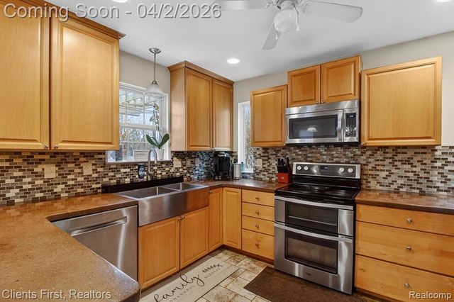 20369 Oporto Avenue, Livonia, MI 48152