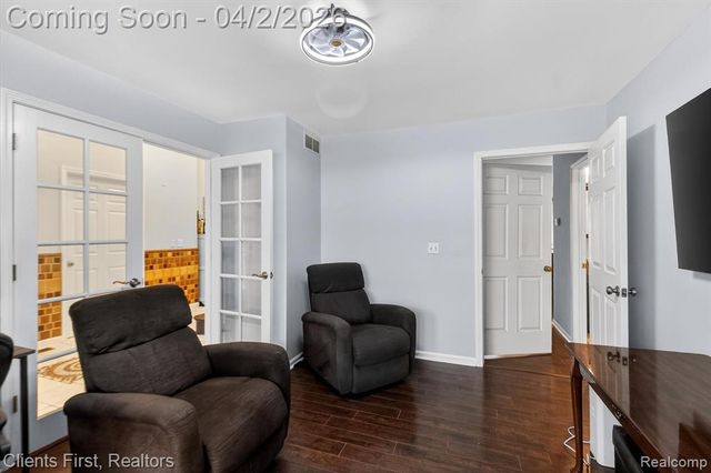 20369 Oporto Avenue, Livonia, MI 48152