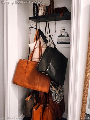 20369 Oporto Avenue, Livonia, MI 48152