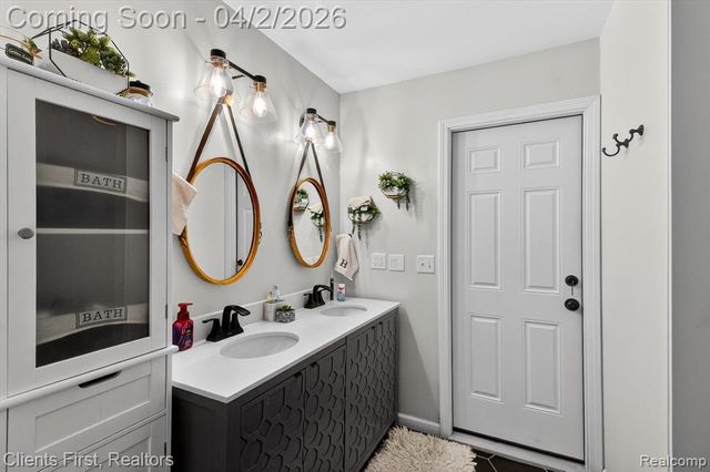 20369 Oporto Avenue, Livonia, MI 48152