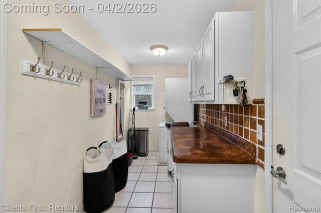 20369 Oporto Avenue, Livonia, MI 48152