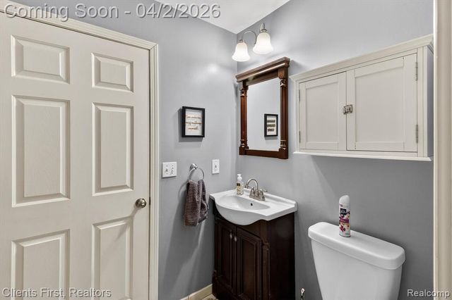 20369 Oporto Avenue, Livonia, MI 48152