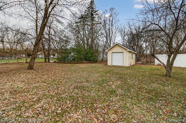 20369 Oporto Avenue, Livonia, MI 48152