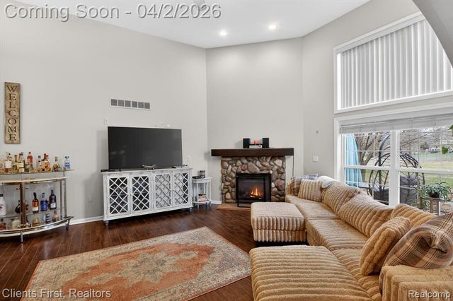 20369 Oporto Avenue, Livonia, MI 48152