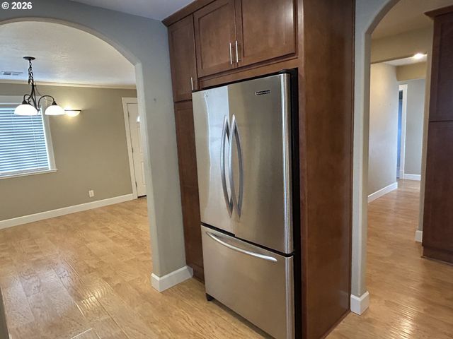 724 W RAINBOW St, Roseburg, OR 97471