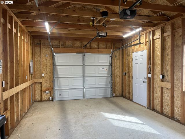 724 W RAINBOW St, Roseburg, OR 97471