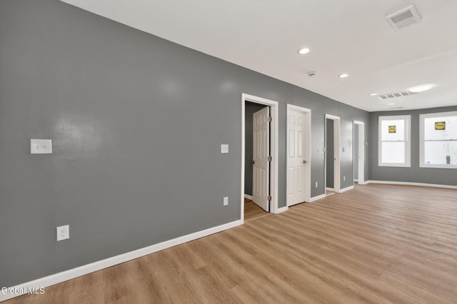70 N Lake Avenue, Albany, NY 12206