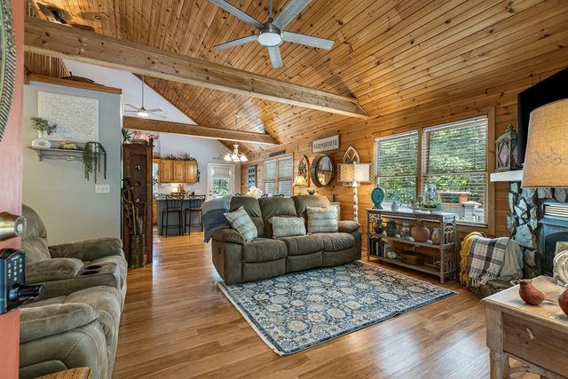 1273 Villa Drive, Ellijay, GA 30540