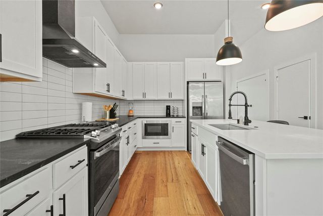 920 Muncie Avenue, Dallas, TX 75212