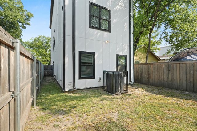 920 Muncie Avenue, Dallas, TX 75212