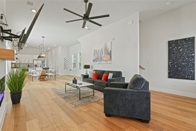 920 Muncie Avenue, Dallas, TX 75212