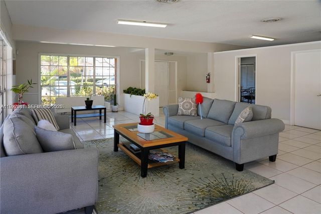 11855 NE 19th Dr 10, North Miami, FL 33181