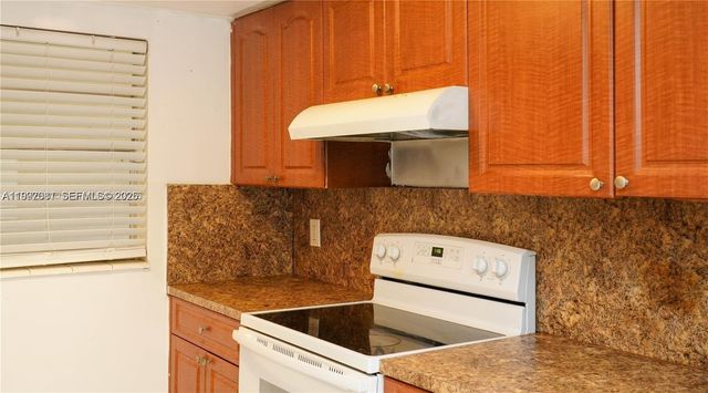 11855 NE 19th Dr 10, North Miami, FL 33181