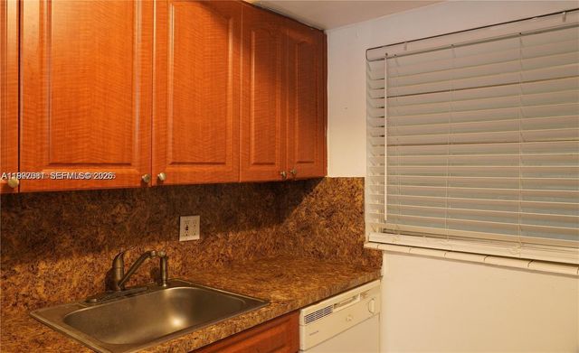 11855 NE 19th Dr 10, North Miami, FL 33181