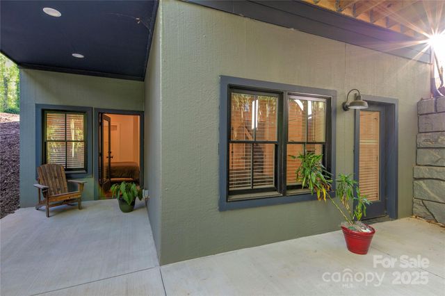 12 Waverly Road, Asheville, NC 28803