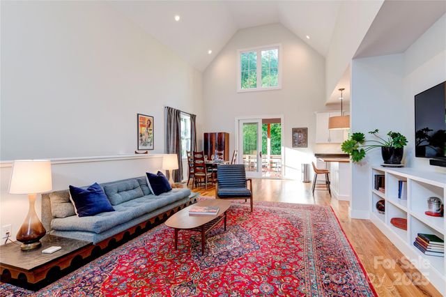 12 Waverly Road, Asheville, NC 28803