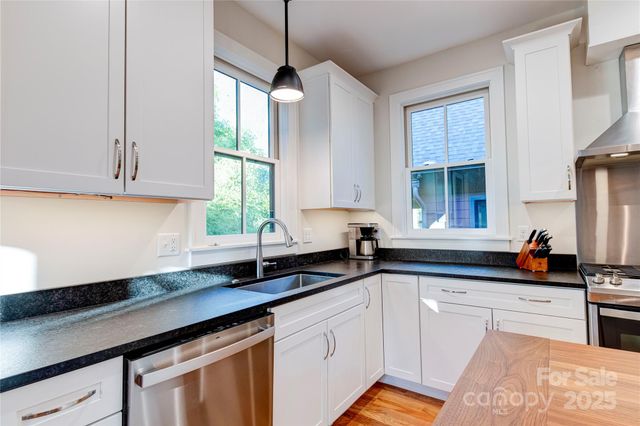 12 Waverly Road, Asheville, NC 28803