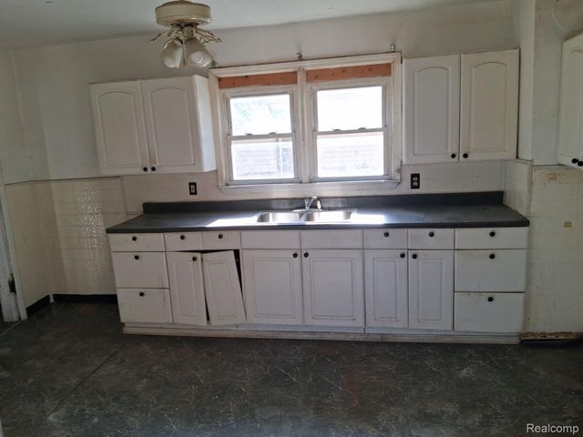 251 Beechwood Street, River Rouge, MI 48218