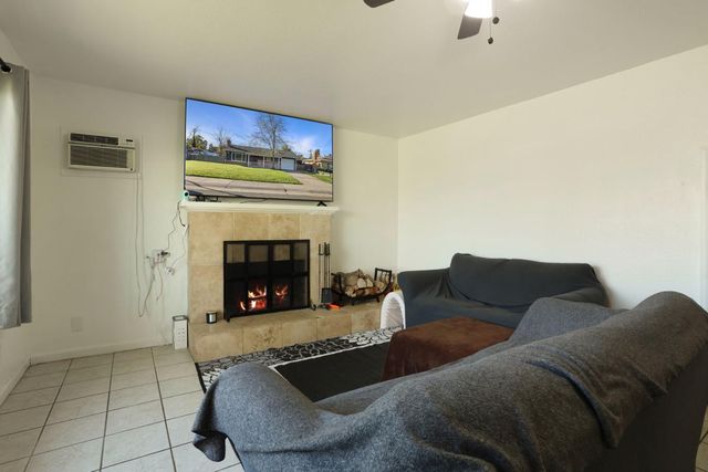 1672 Rosalind St, Sacramento, CA 95838