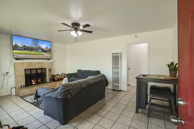 1672 Rosalind St, Sacramento, CA 95838