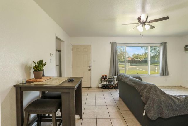 1672 Rosalind St, Sacramento, CA 95838