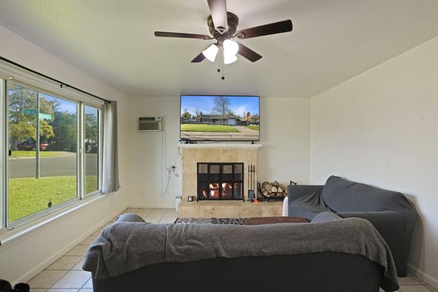 1672 Rosalind St, Sacramento, CA 95838